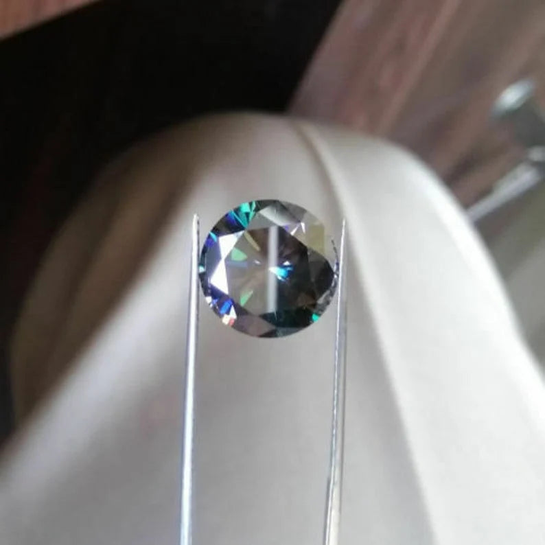 Moissanite-Round Faceted